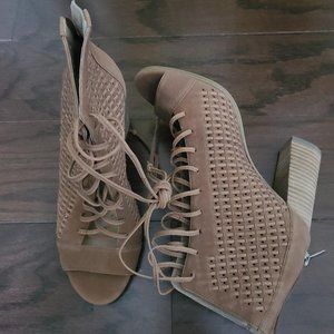 Vince Camuto Leather Shoes, one pair Tan and one pair Black in color.